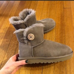 Ugg Bailey button mini boot